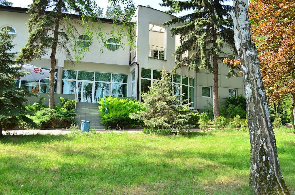 Hotel Mikorzyn Слесин Экстерьер фото