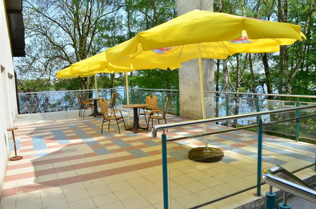 Hotel Mikorzyn Слесин Экстерьер фото