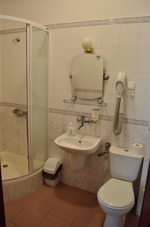 Hotel Mikorzyn Слесин Номер фото